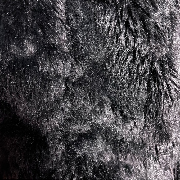 Maurices | Black Faux Fur Thermal Knit Zip Front Cinched Waist Vest, Medium - Picture 8 of 10